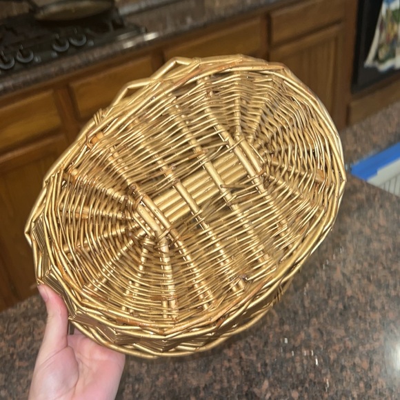 Gold decorative wicker basket - Picture 4 of 4